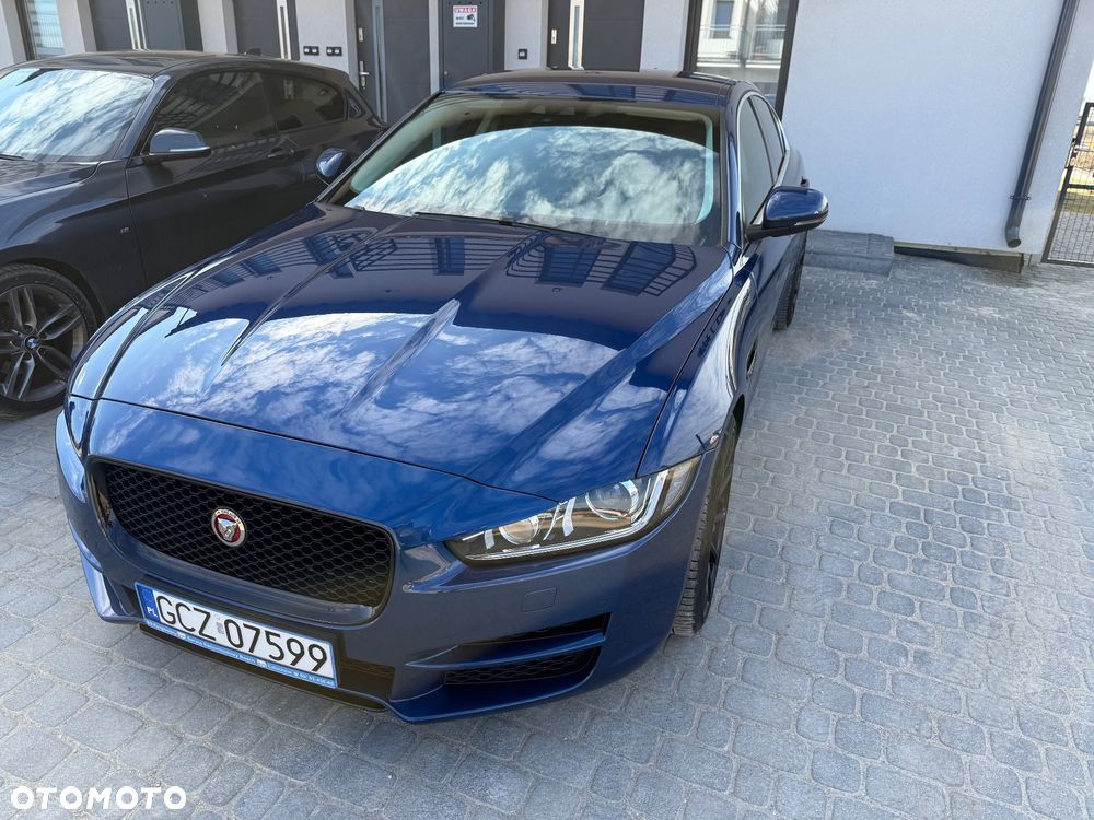 Jaguar XE 2.0 D Prestige - 11
