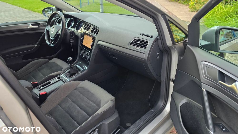 Volkswagen Golf - 11