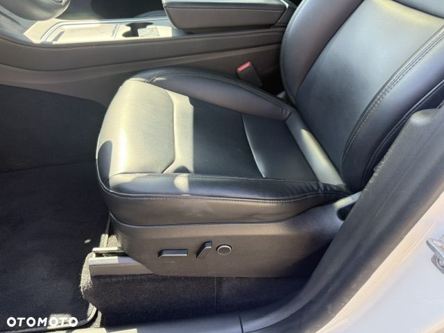 Tesla Model Y Performance AWD - 12