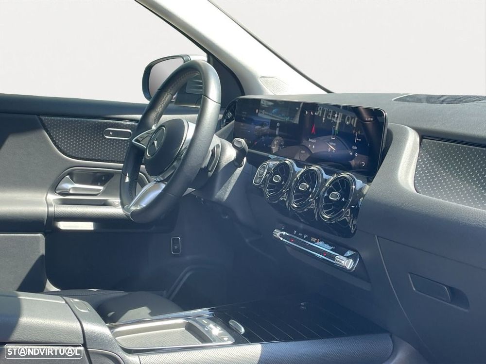 Mercedes-Benz GLA 180 - 12