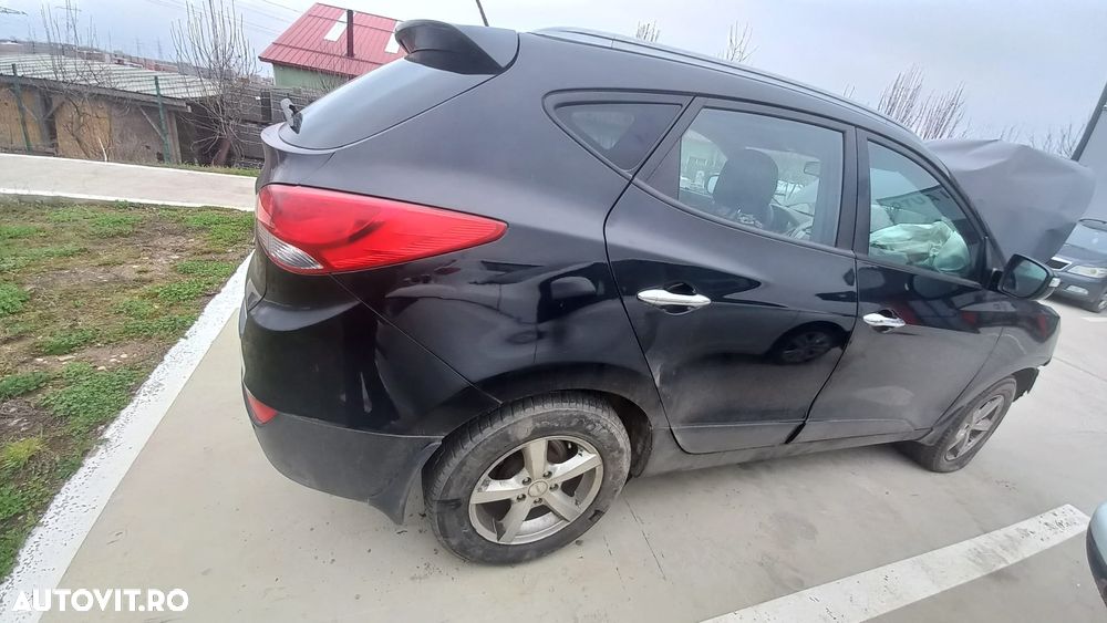 Dezmembram Hyundai IX35 2.0 CRDi 4WD D4HA - 3