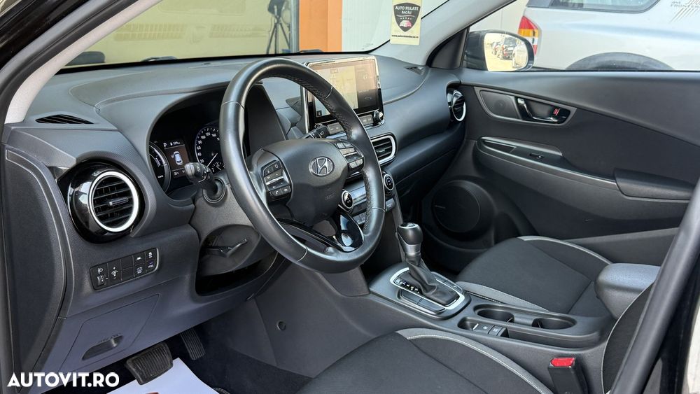 Hyundai KONA - 12
