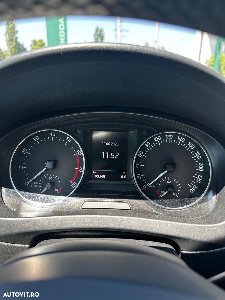 Skoda RAPID 1.2 TSI Style DSG - 6