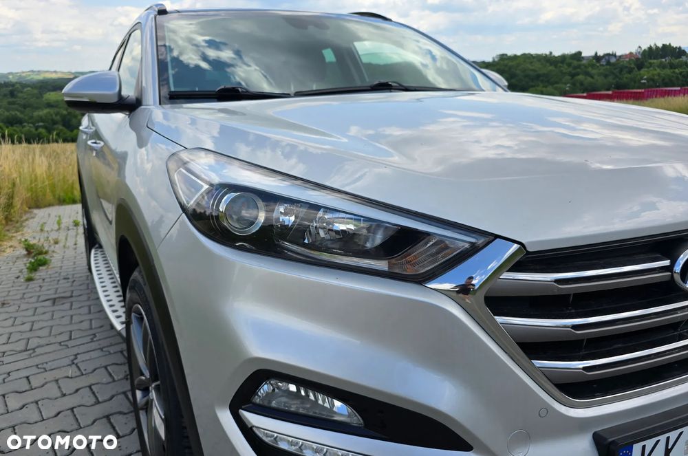 Hyundai Tucson 1.7 CRDI BlueDrive Style 2WD - 24