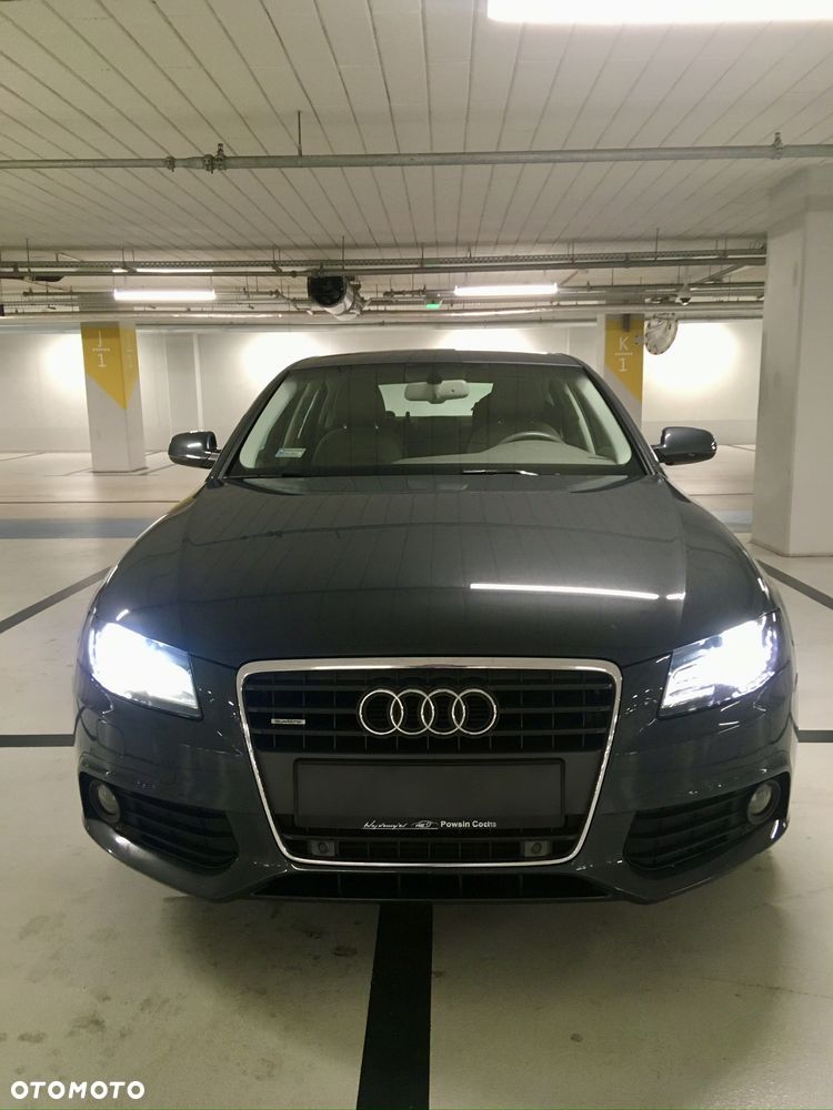 Audi A4 Limousine - 8