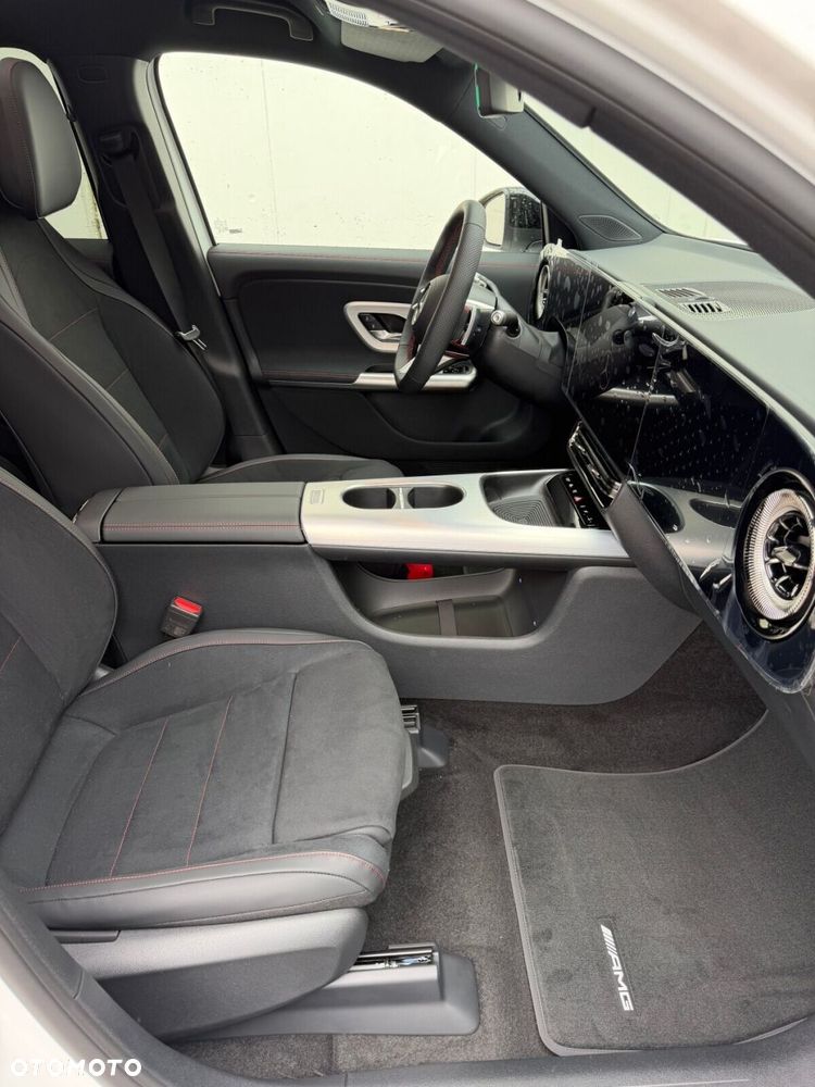 Mercedes-Benz GLB - 22