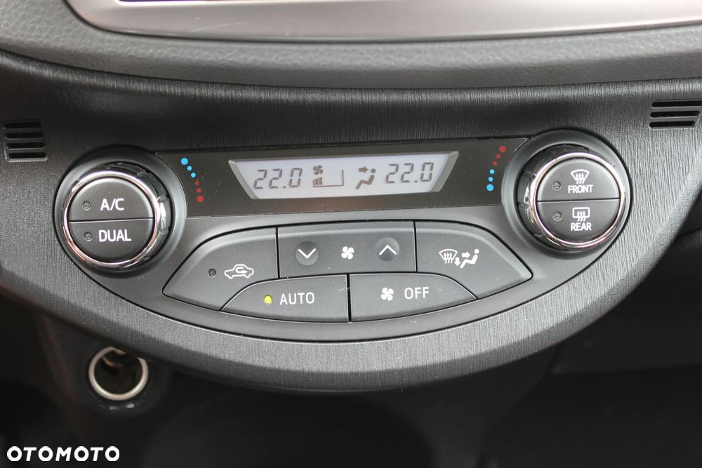 Toyota Yaris Hybrid 100 Premium - 30