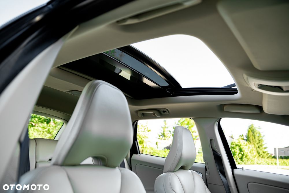 Volvo XC 60 T6 AWD RDesign - 23