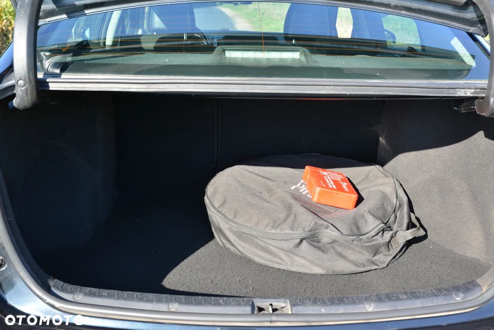 Toyota Avensis 1.6 Active - 11