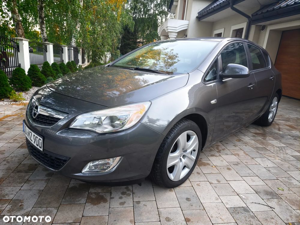 Opel Astra 1.4 Turbo Design Edition - 1