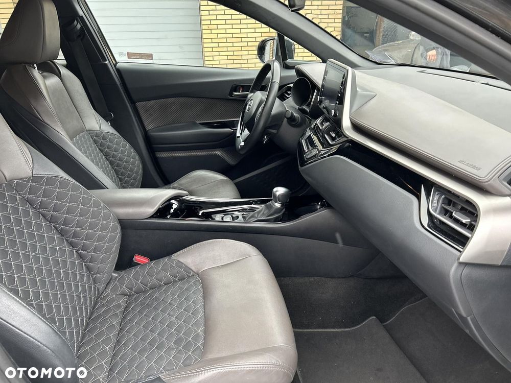 Toyota C-HR 2.0 Hybrid Executive - 11