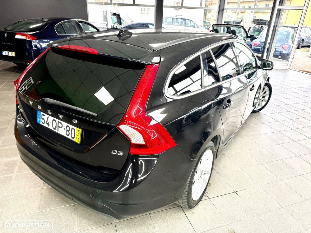 Volvo V60 2.0 D3 Momentum - 4