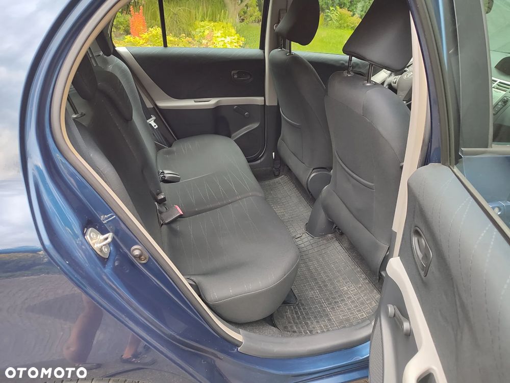 Toyota Yaris 1.0 Luna A/C - 12