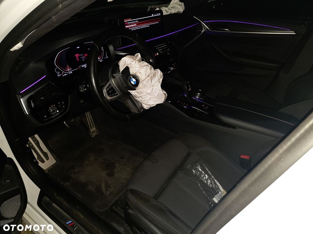 BMW Seria 5 520d xDrive MHEV M Sport sport - 24