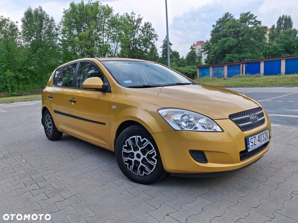 Kia Ceed - 22