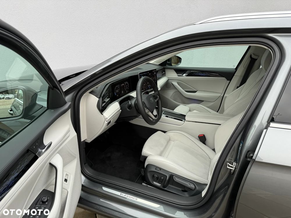 Volkswagen Passat 2.0 TDI SCR 4Mot Elegance DSG - 9