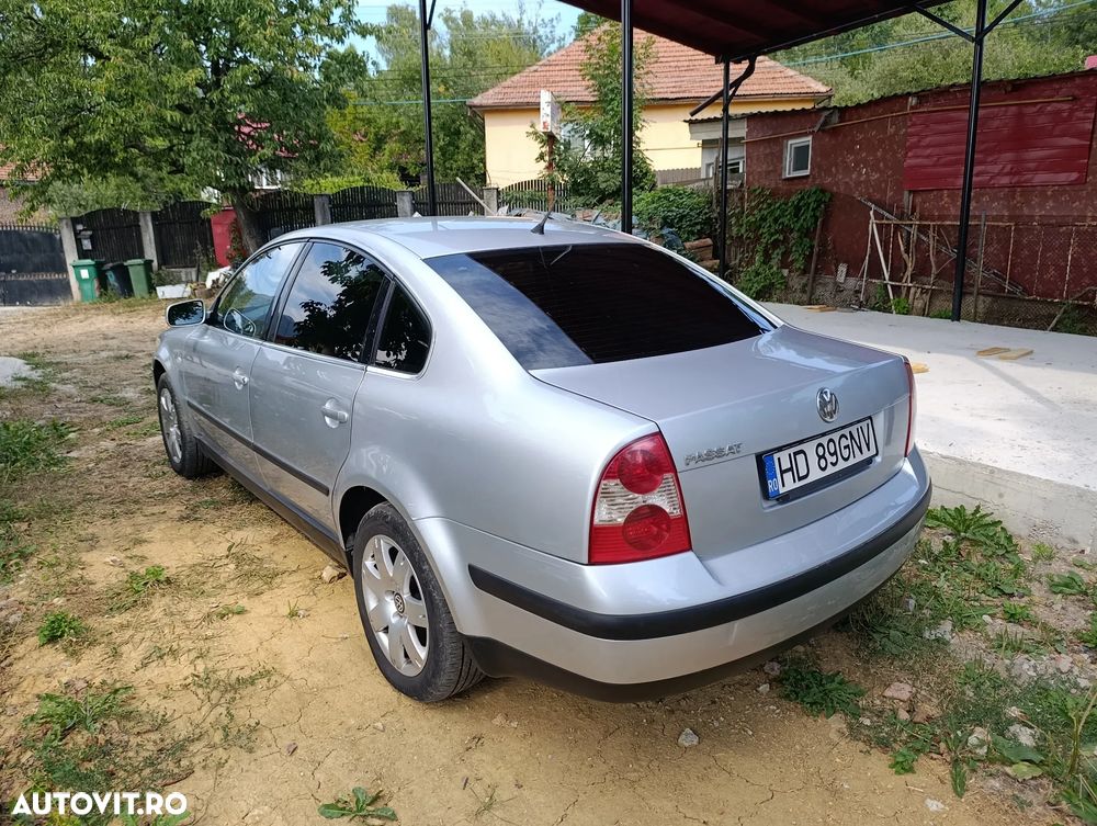 Volkswagen Passat 1.6 Comfortline - 3