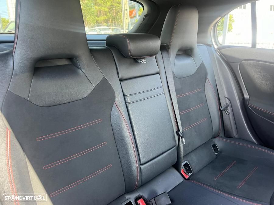 Mercedes-Benz A 250 e AMG Line - 14