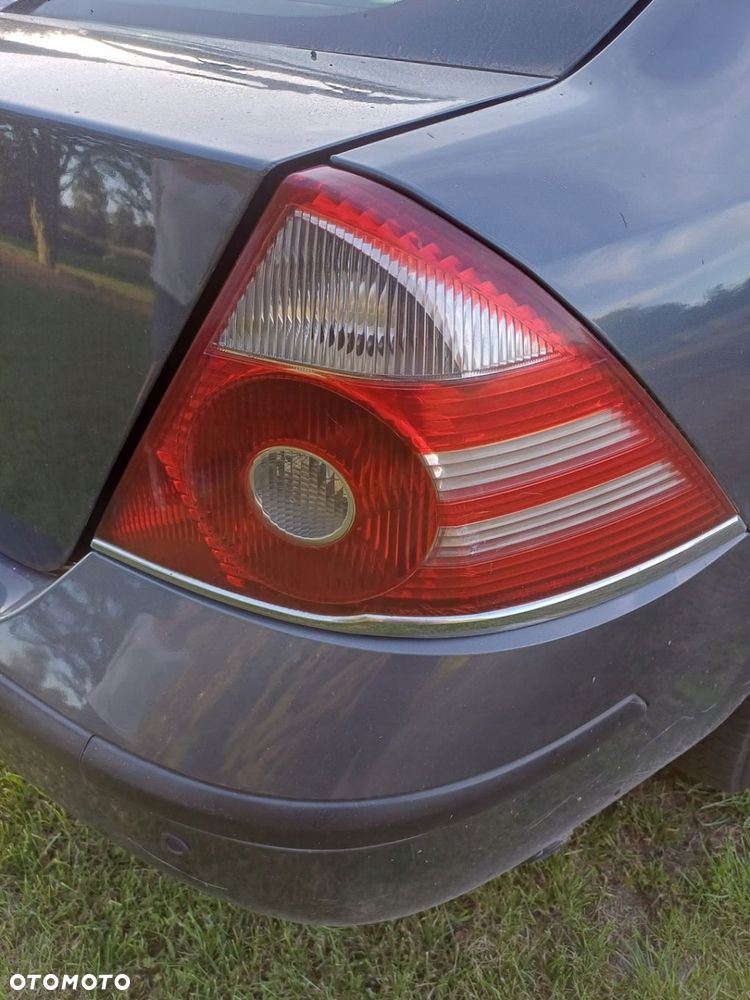 Lampa tylna prawa FORD MONDEO MK3 III 1.8 2002r hatchback ghia - 1