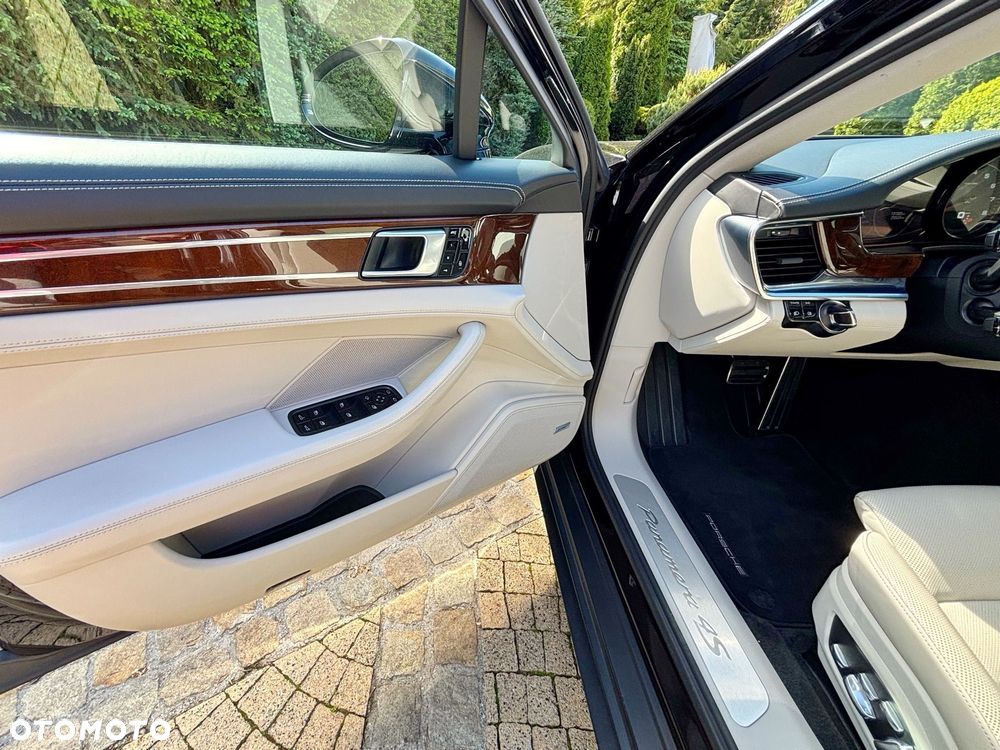 Porsche Panamera 4S - 2