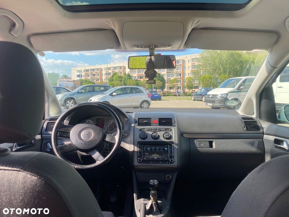 Volkswagen Touran 1.6 FSI Highline - 7