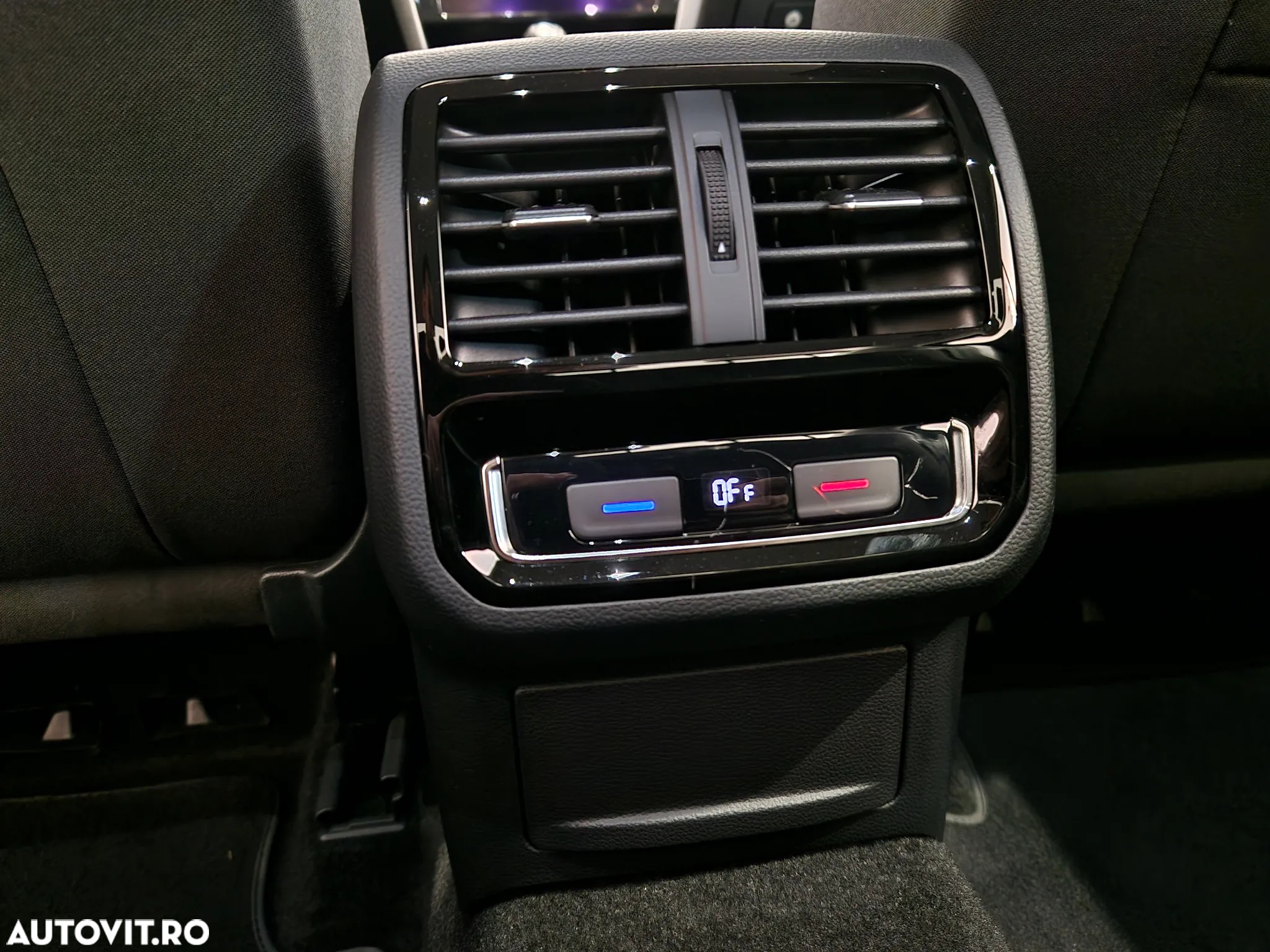 Volkswagen Passat 2.0 TDI DSG Comfortline - 26