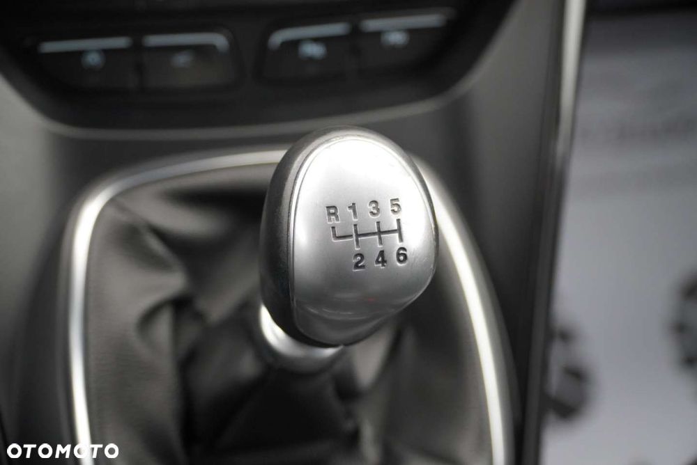 Ford Kuga 1.5 EcoBoost 2x4 ST-Line - 23