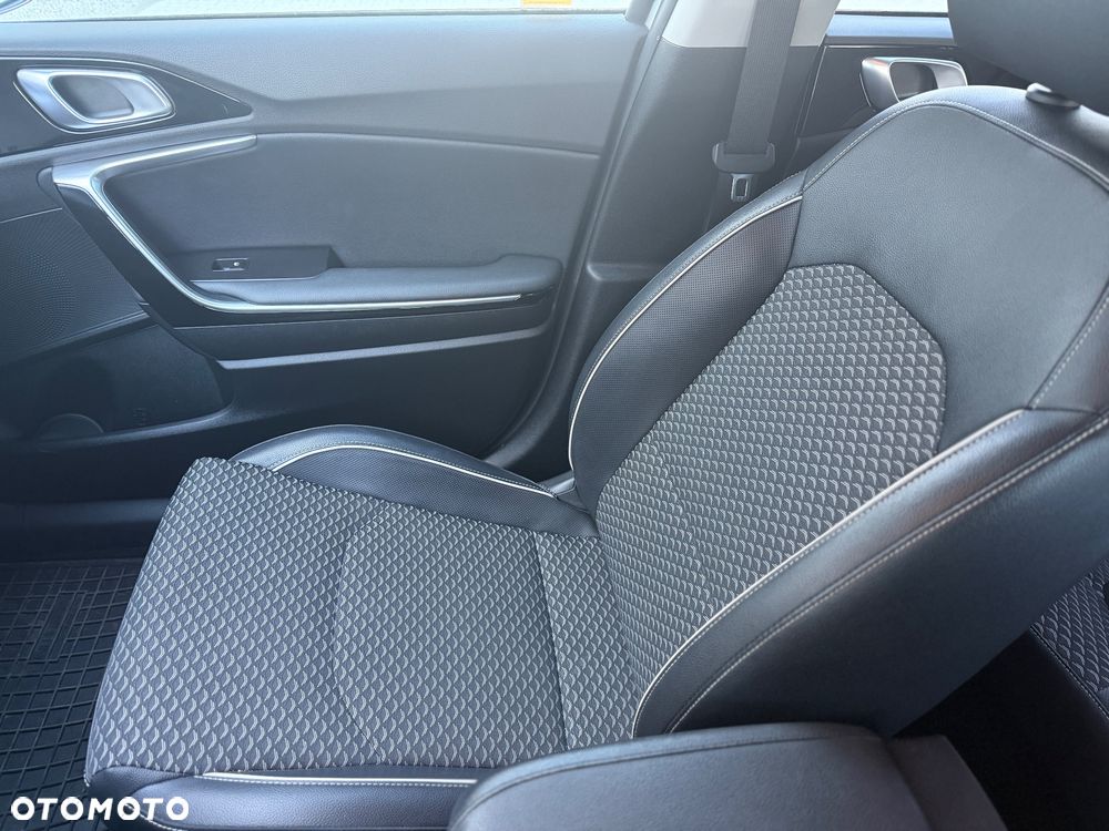 Kia Ceed 1.5 T-GDI L Business Line Plus DCT - 14
