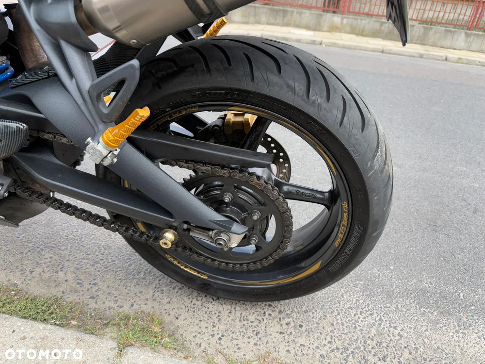 Triumph Street Triple - 16