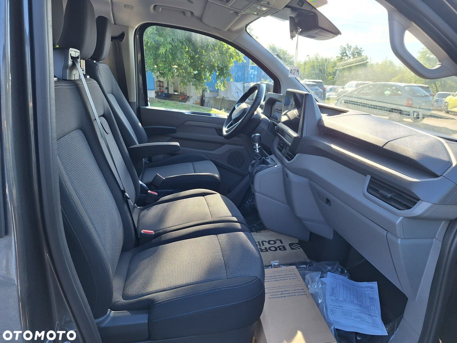 Volkswagen Caravelle - 17
