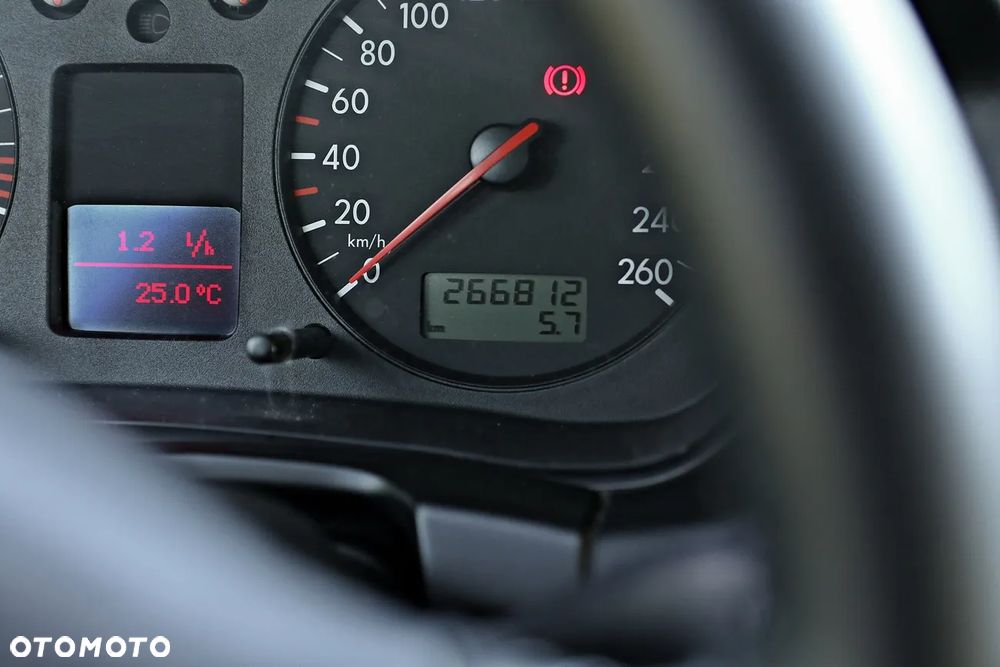 Volkswagen Golf 1.9 TDI Comfortline - 32
