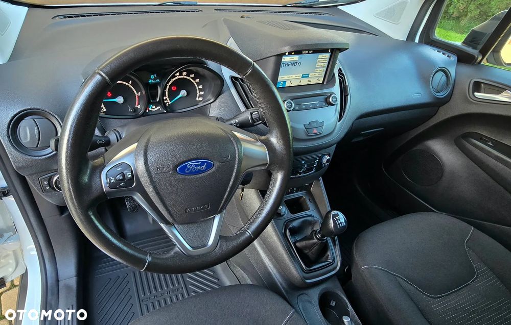 Ford Transit Courier - 19