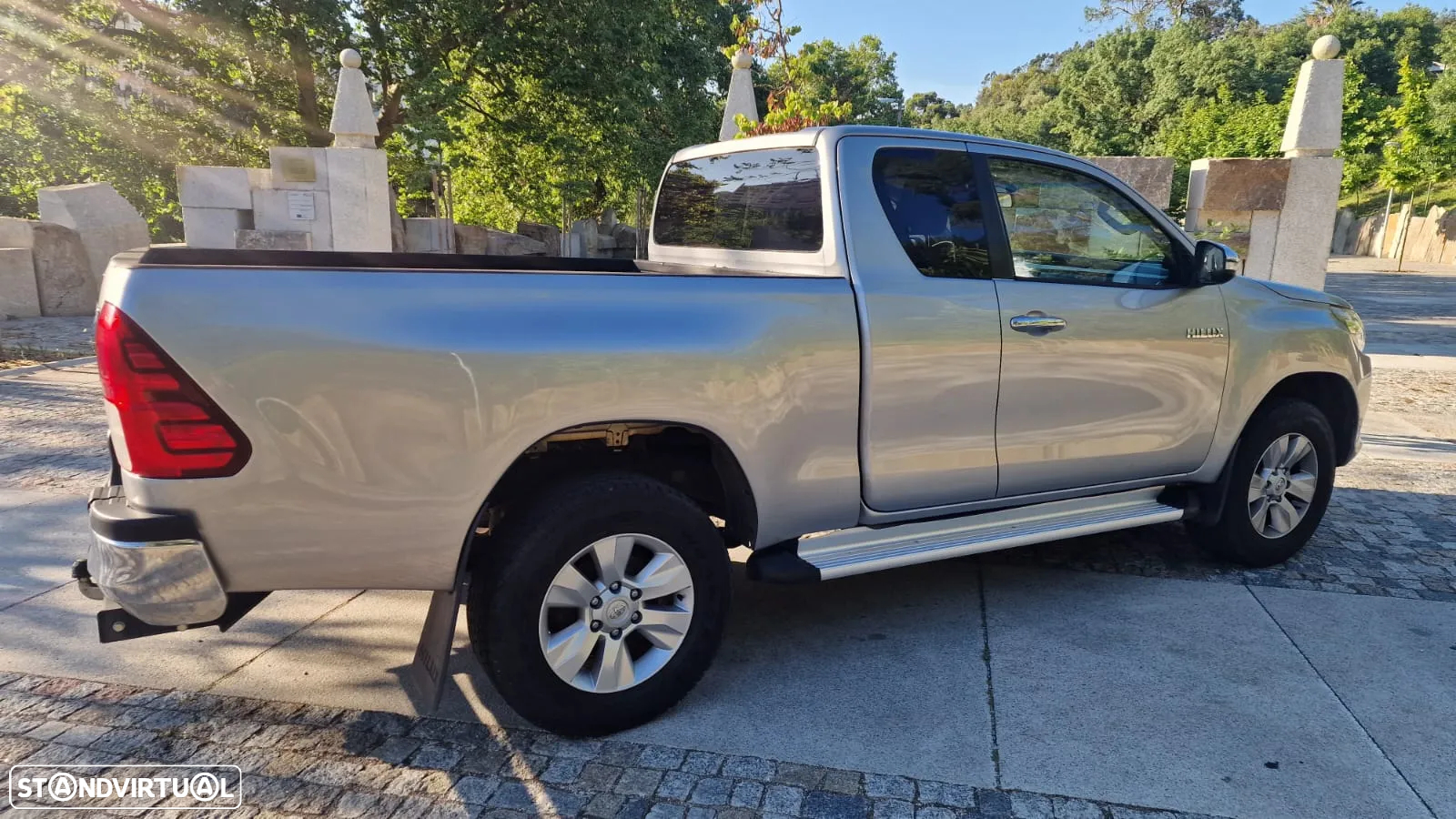 Toyota HiLux 8 Extra-Cab 2.4 D-4D 150HP 4x4 - 5