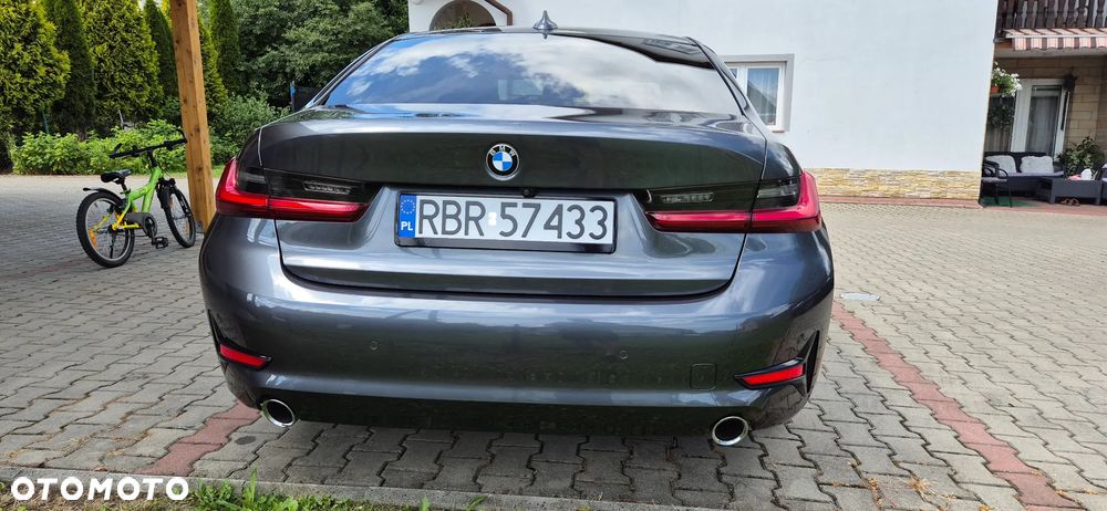 BMW Seria 3 320d mHEV - 8