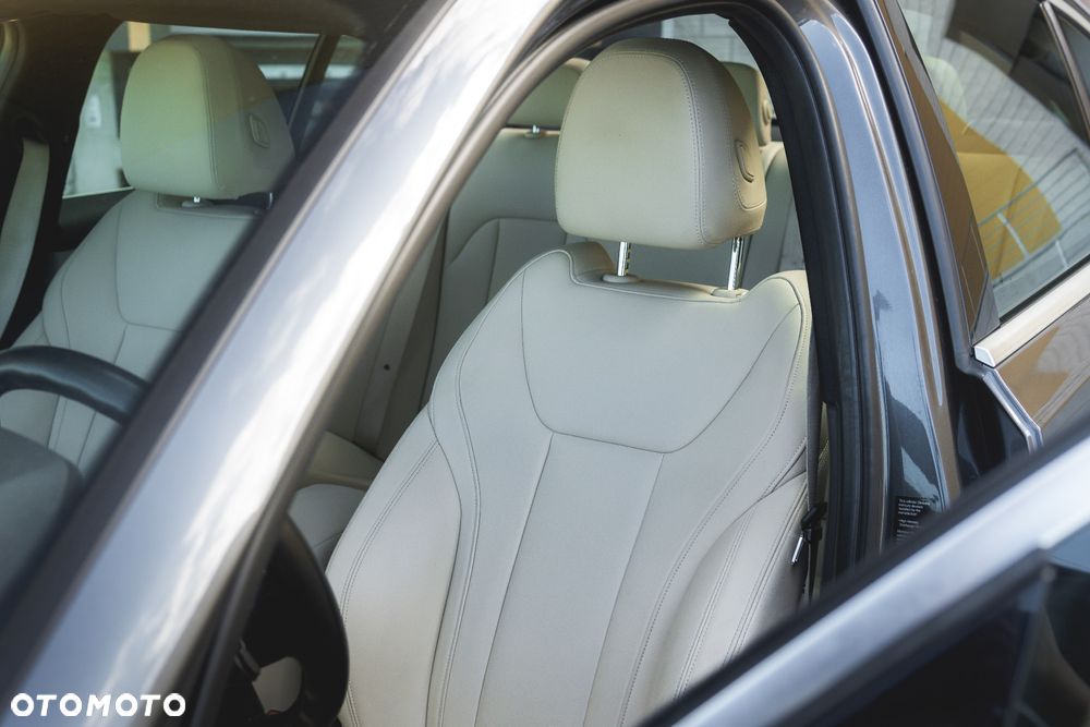 BMW Seria 3 330i xDrive - 11