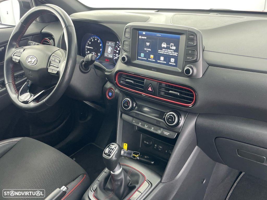 Hyundai Kauai 1.0 T-GDi Premium Pele/Tec.Vermelho - 24