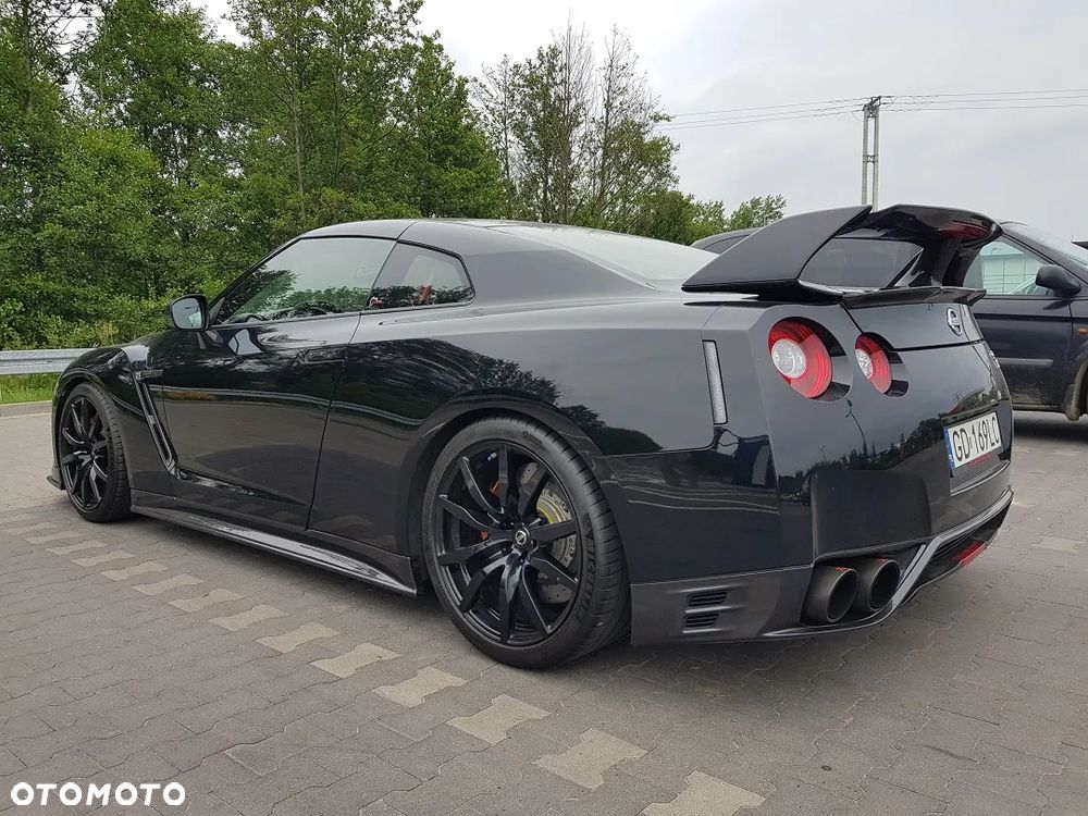 Nissan GT-R - 4
