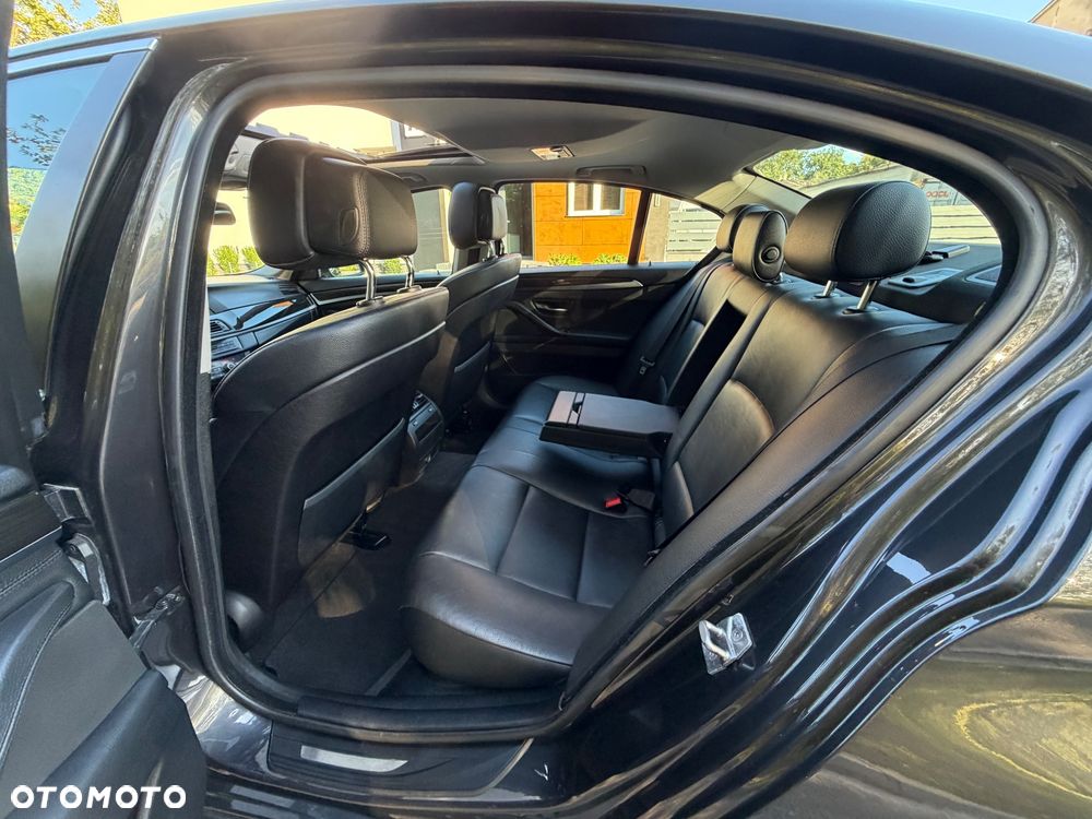 BMW Seria 5 528i xDrive Sport-Aut - 14