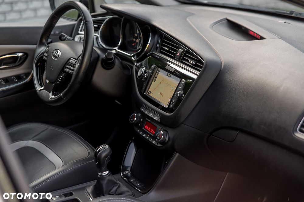 Kia Ceed 1.6 CRDi 136 ISG Platinum Edition - 30