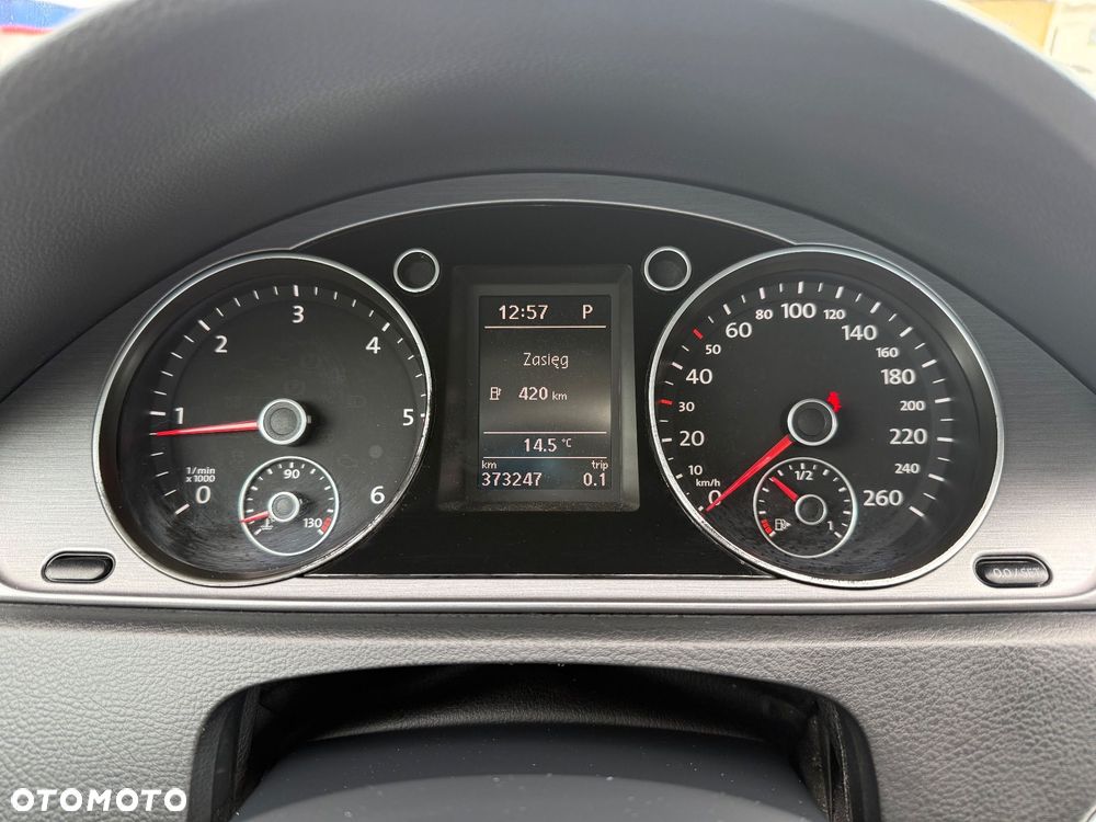 Volkswagen Passat 2.0 TDI DSG BlueMotion Technology Comfortline - 12
