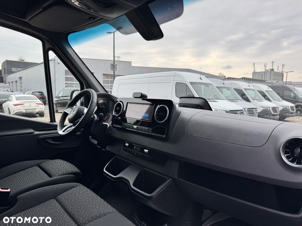 Mercedes-Benz Sprinter - 9