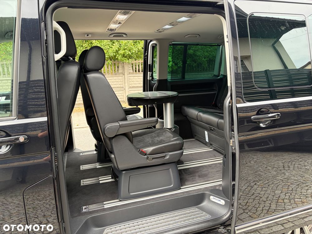 Volkswagen Multivan - 12