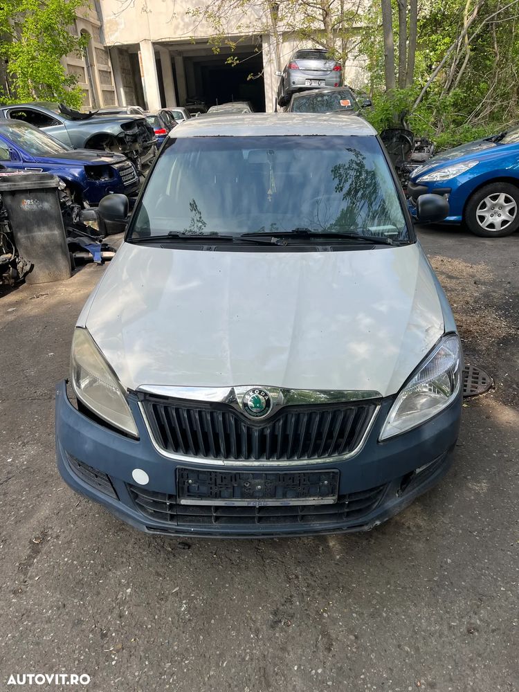 Dezmembrez Skoda Fabia 2 facelift 2012 alb 1,2 benzina - 4