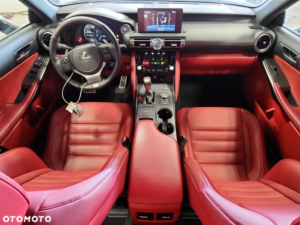 Lexus IS 200t / 300 F Sport - 11