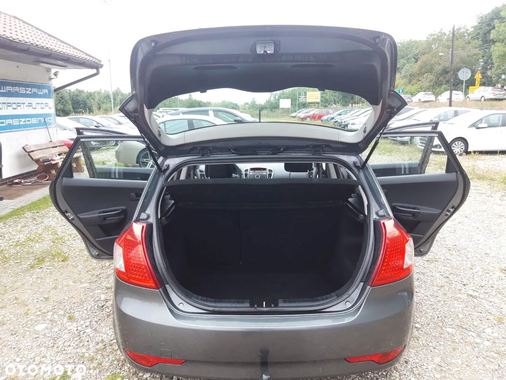 Kia Ceed - 11