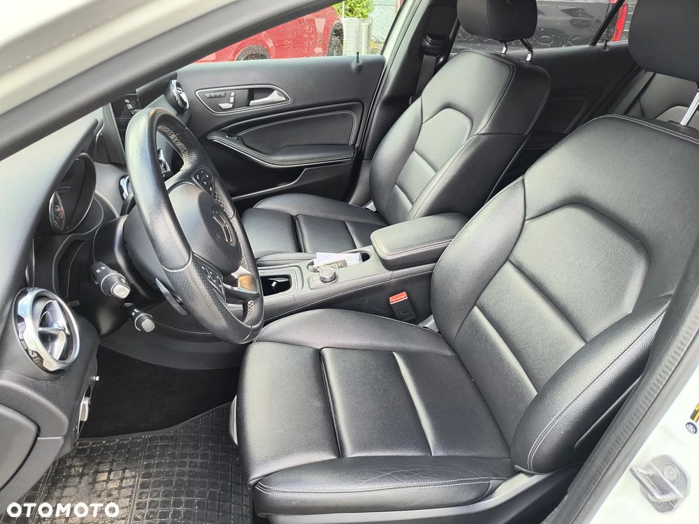 Mercedes-Benz GLA 250 4Matic 7G-DCT - 8