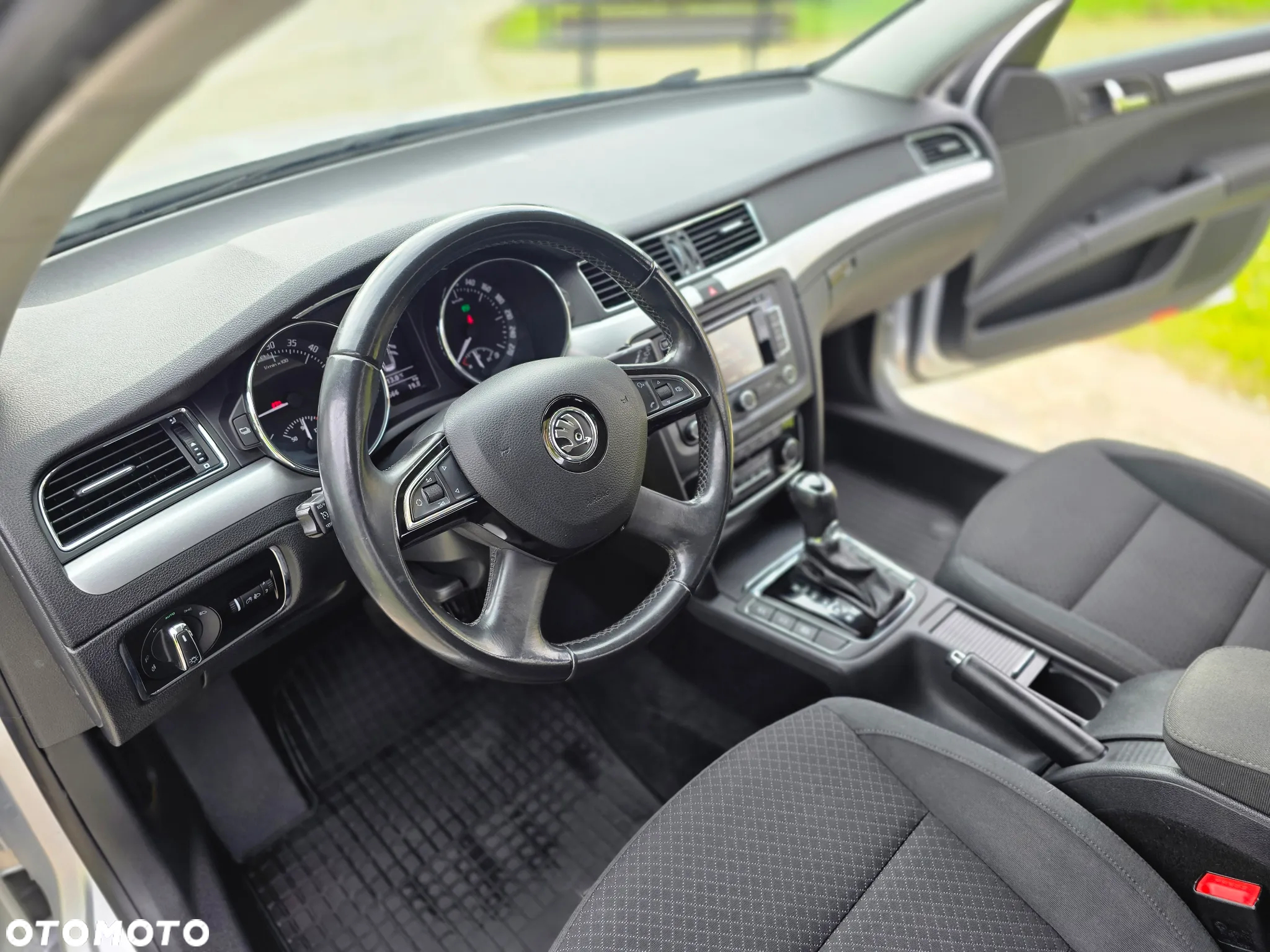 Skoda Superb 2.0 TDI Comfort DSG - 27