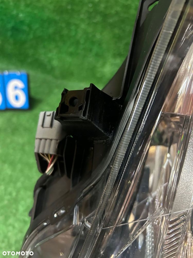 REFLEKTOR PRAWY TOYOTA AURIS II 12-15  ślizg - 3