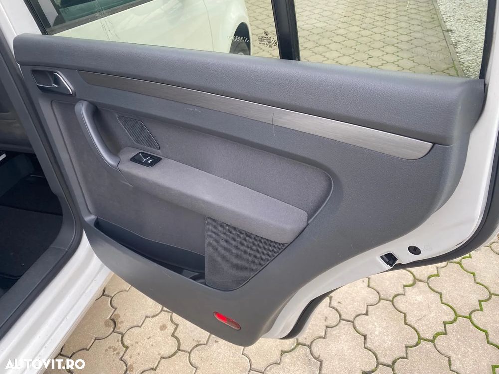 Volkswagen Touran - 26