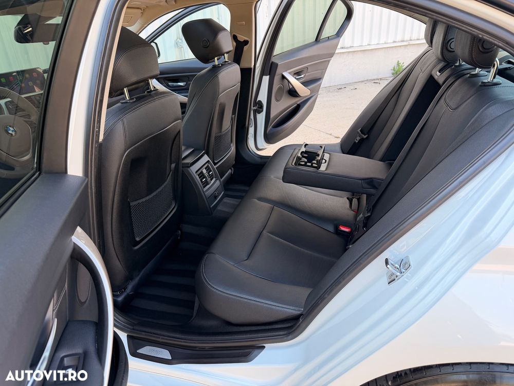 BMW Seria 3 320d Sport-Aut. Blue Performance Modern Line - 29